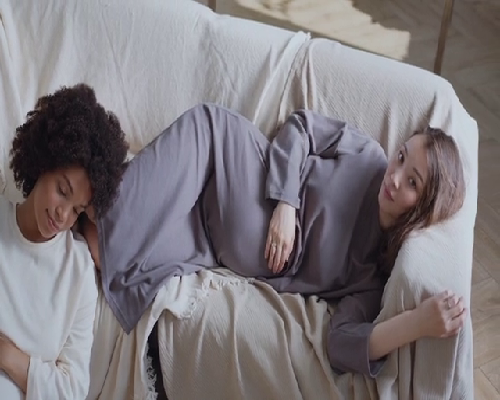 找人代生孩子触发吗,美国试管婴儿囊胚着床需要几天，有什么症状?_试管植入后